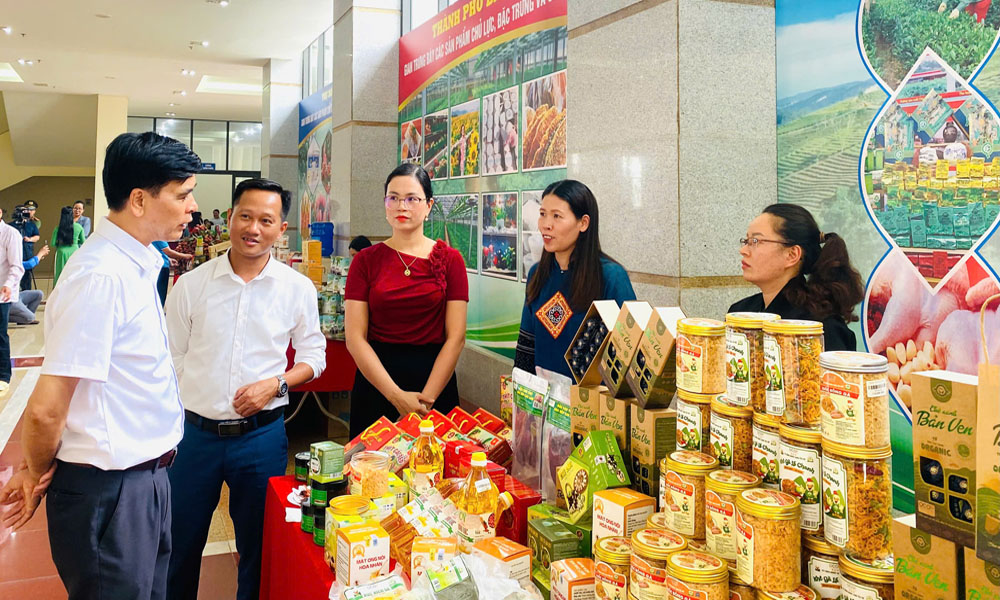  Gà đồi Yên Thế
